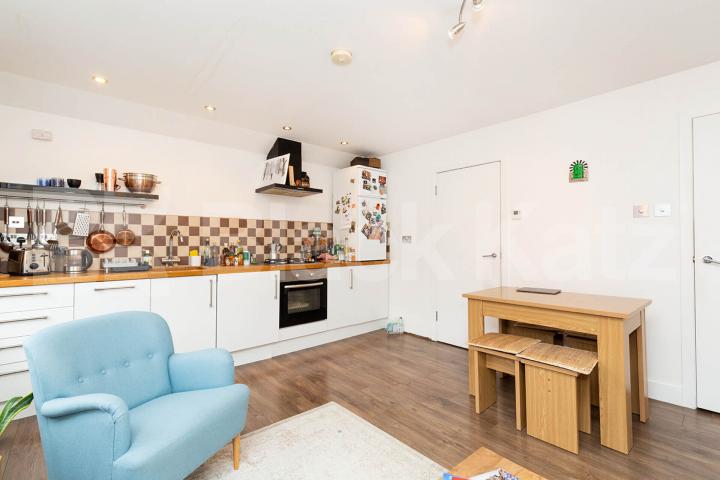 Nicely renovated 1 bedroom property located a minute walk to a station  Caledonian Road, Caledonian Road